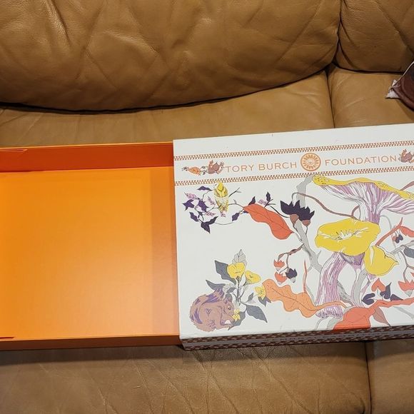 Tory Burch box - Picture 4 of 5